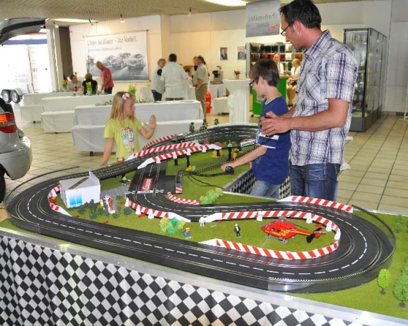 Carrera Rennbahn, Slotcarbahn, Autorennbahn – 2