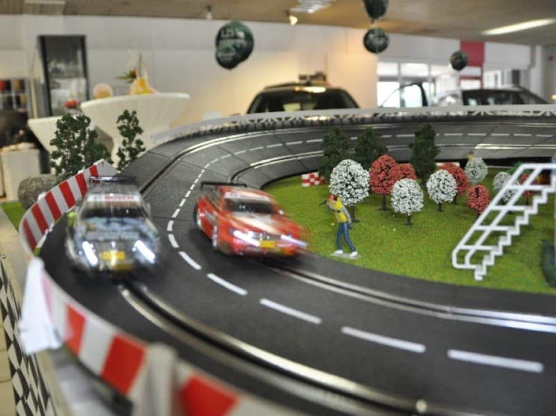 Carrera Rennbahn, Slotcarbahn, Autorennbahn – 3