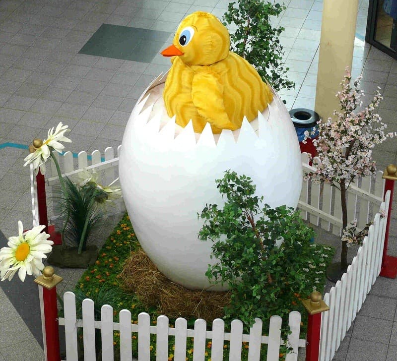Riesen Osterei mit Küken , Osterdekoration , Ostern  – 2