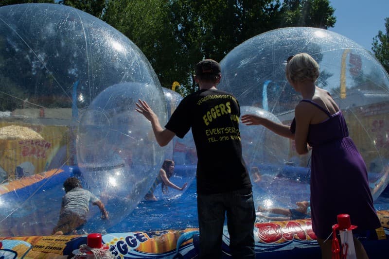 Aqua Balls / Aqua Zorbing / Wasserball Arena / Water-Walking Balls inkl. 1 Eventbetreuer + Pool 6 x – 3