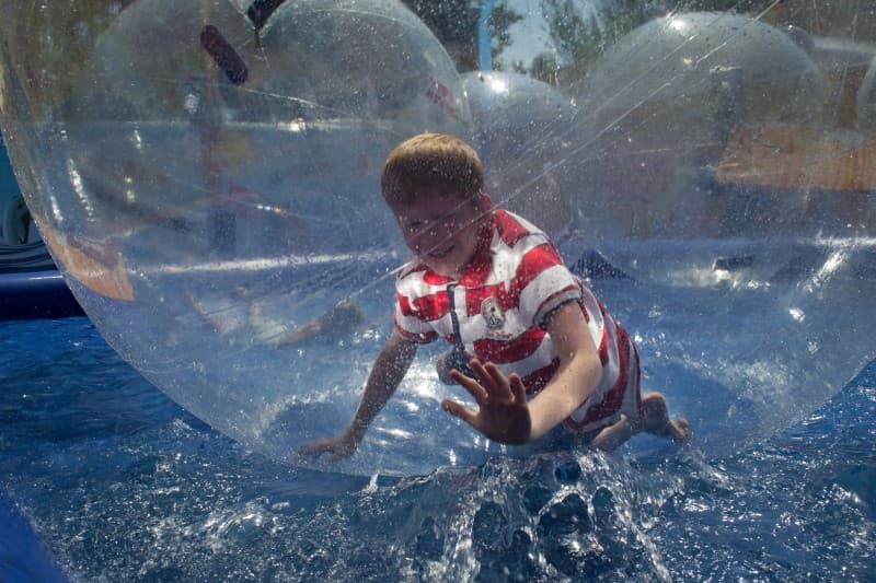 Aqua Balls / Aqua Zorbing / Wasserball Arena / Water-Walking Balls inkl. 1 Eventbetreuer + Pool 6 x – 4