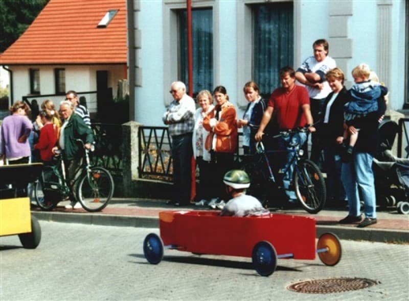 Seifenkistenrennen mit Ablaufberg und 2 Kisten , Seifenkisten – 3