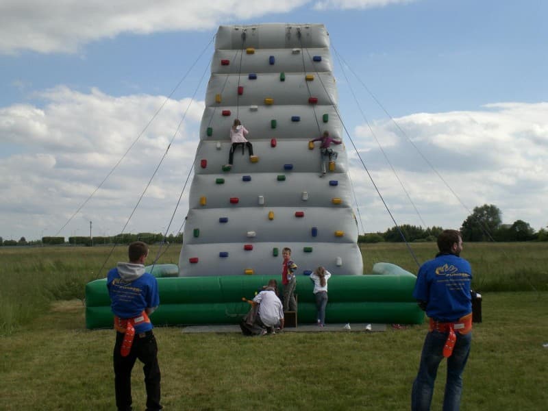 aufblasbarer Kletterberg mieten – 3