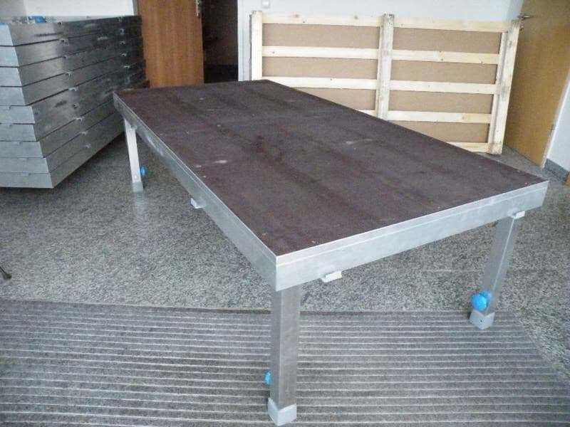 Bühnenpodest 2x1m – Selbstabholung in Bonn oder Versand – Tel. 0228-691245 – 2