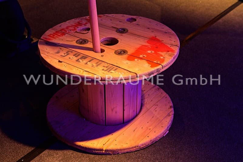 Loungetisch, Kabeltrommel – 4