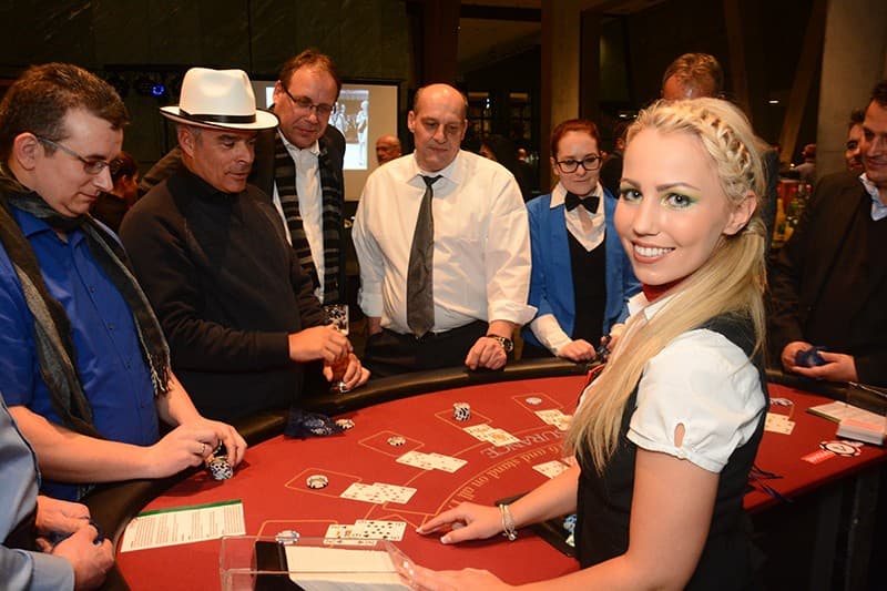 Black Jack im mobilen Casino mieten - Firmenfeier, Betriebsfeier, Geburtstag - BlackJack 17+4 – 2