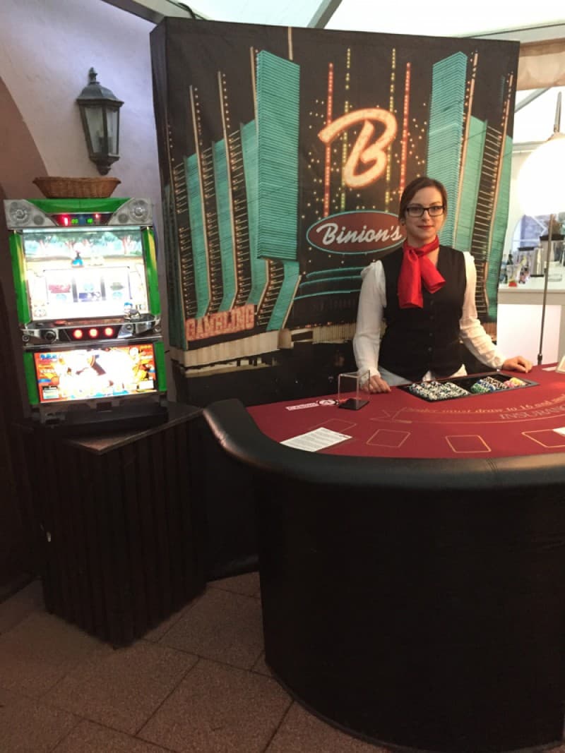 Black Jack im mobilen Casino mieten - Firmenfeier, Betriebsfeier, Geburtstag - BlackJack 17+4 – 3