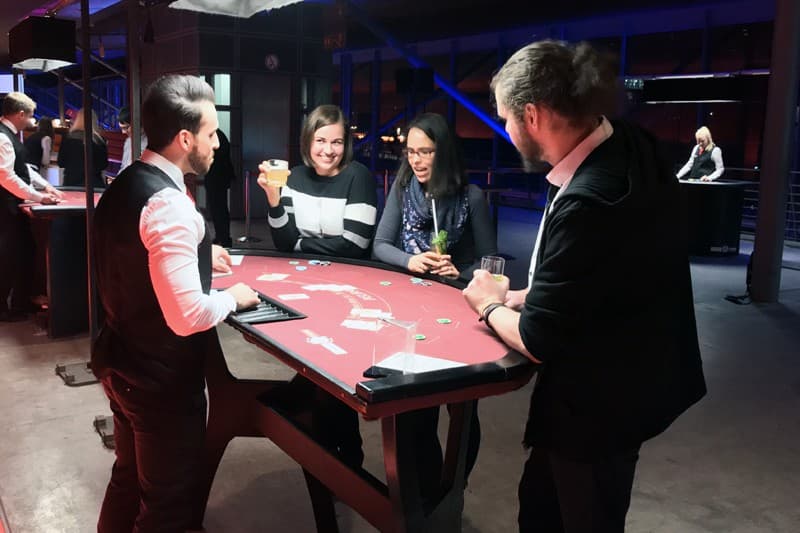 Black Jack im mobilen Casino mieten - Firmenfeier, Betriebsfeier, Geburtstag - BlackJack 17+4 – 5
