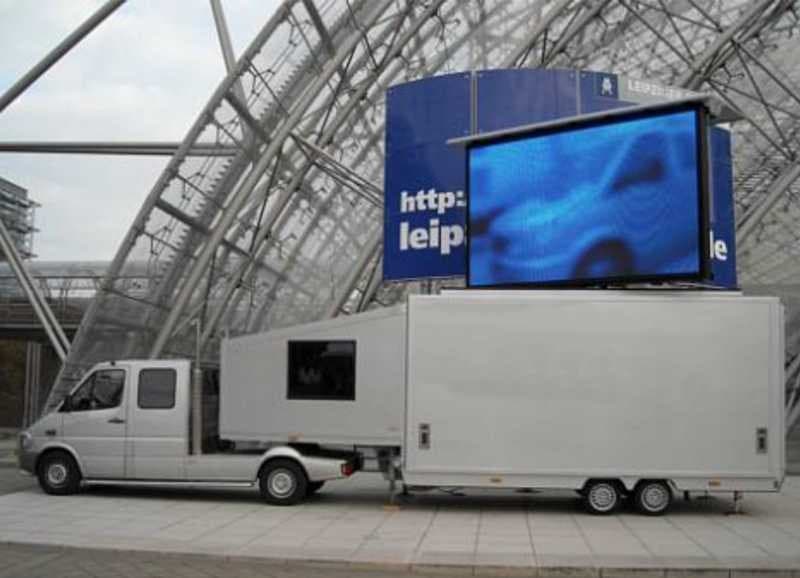 LED-Videotruck 4m x 2,25m Videowand (6,2mm Pixelpitch) mit Bühne und Technik – 3