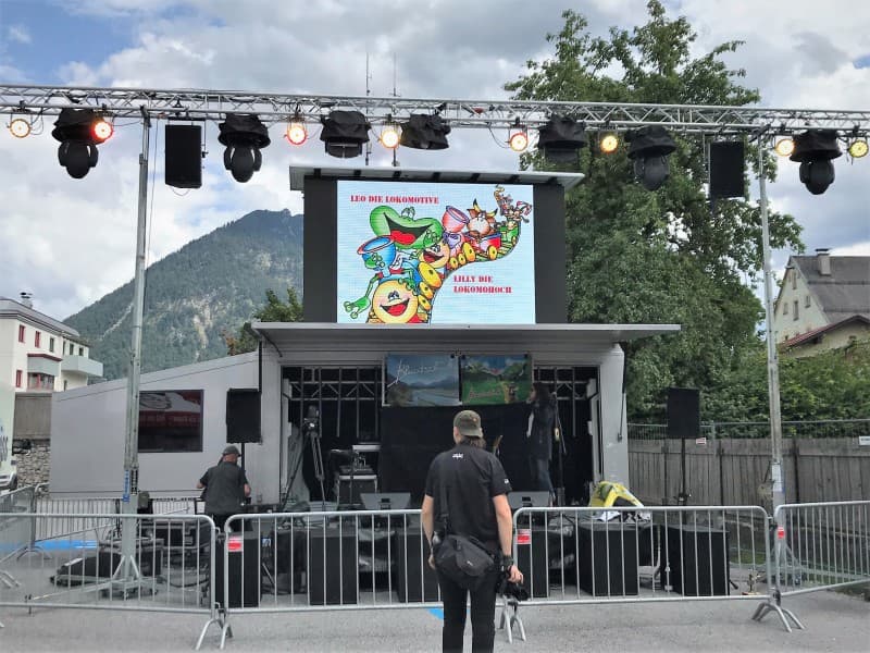 LED-Videotruck 4m x 2,25m Videowand (6,2mm Pixelpitch) mit Bühne und Technik – 2