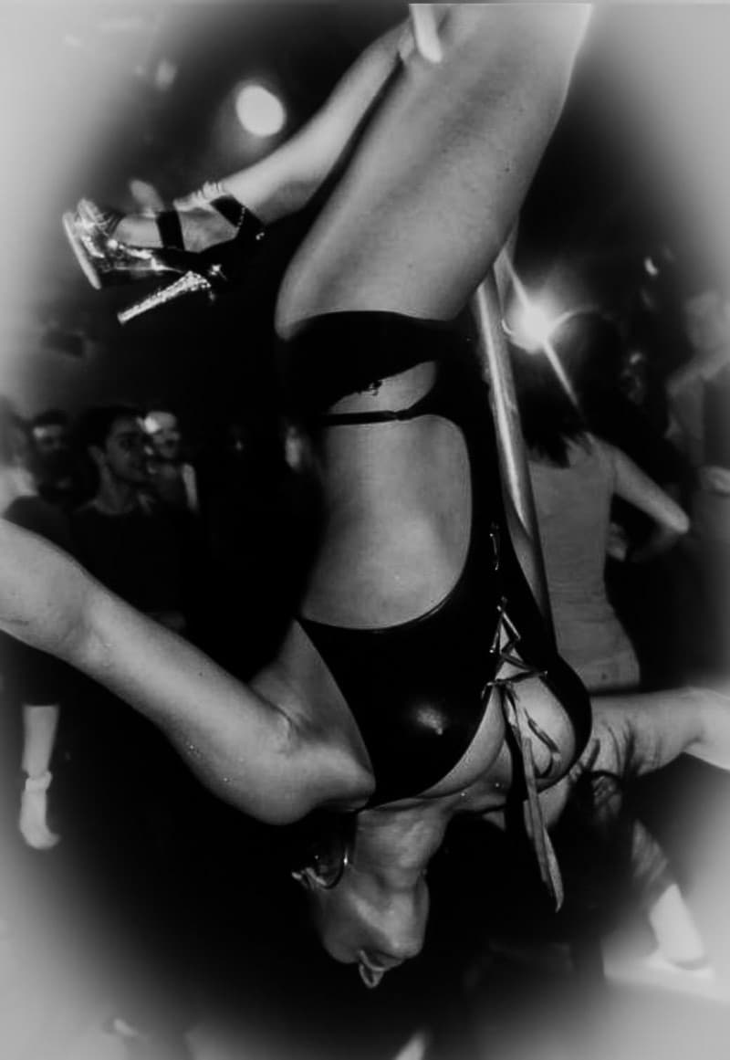 Hübsche Stripperin Kitty buchen mit großer Oberweite - Klasse Stripshows - mega hot! – 4