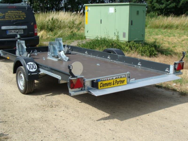 Absenkbarer 3er Motorradanhänger gebremst 1800 kg – 100 km/h 3750 x 1800 x 150 Nutzlast ca. 1310 kg – 4