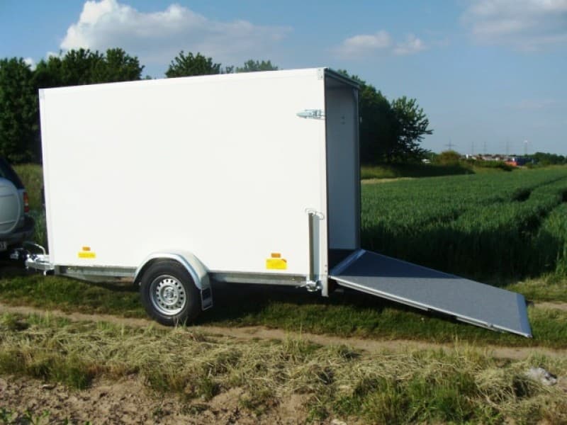 Geschlossener 2er Motorradanhänger 1500 kg gebremst abschließbar auch geeignet für Quad inkl. Wippen