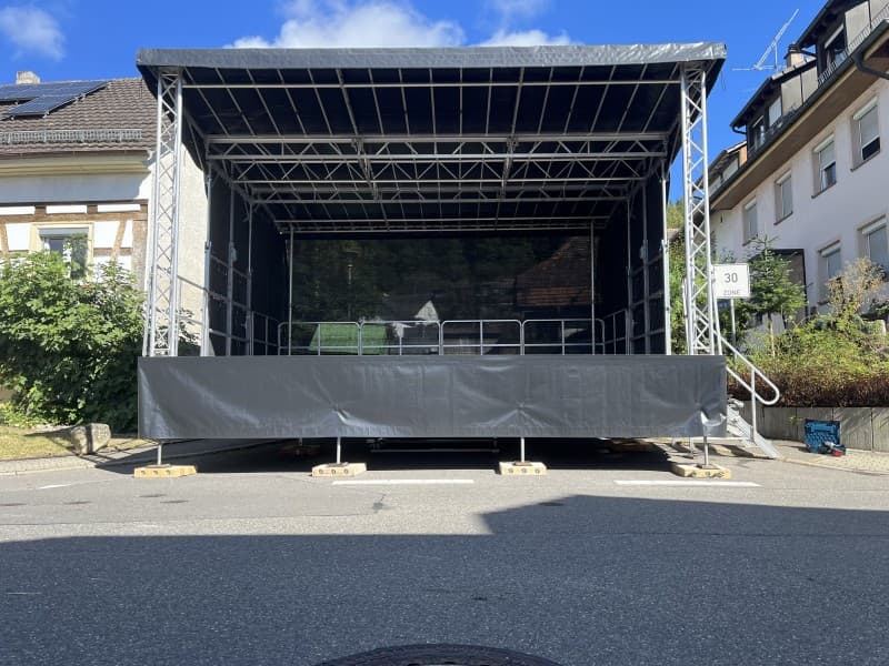 Trailerbühne / Anhängerbühne 8,00m x 6,10m, 48qm Stagemobil XL – 4