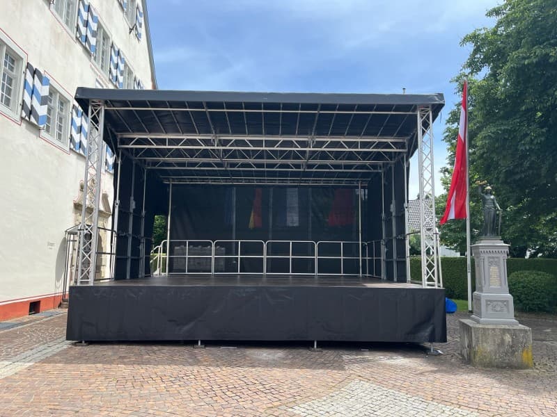 Trailerbühne / Anhängerbühne 8,00m x 6,10m, 48qm Stagemobil XL – 5