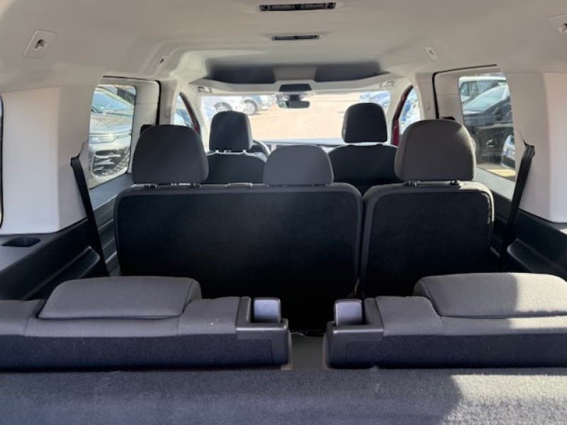 VW Caddy Maxi 7-Sitzer mit Anhängerkupplung – 3