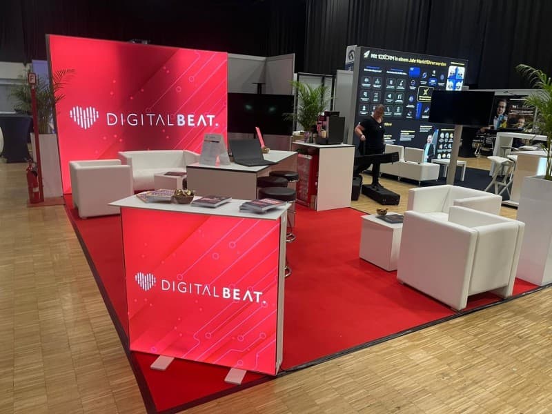 Weißer Loungesessel mieten – Clubsessel in Kunstleder für Business & Messe – 2