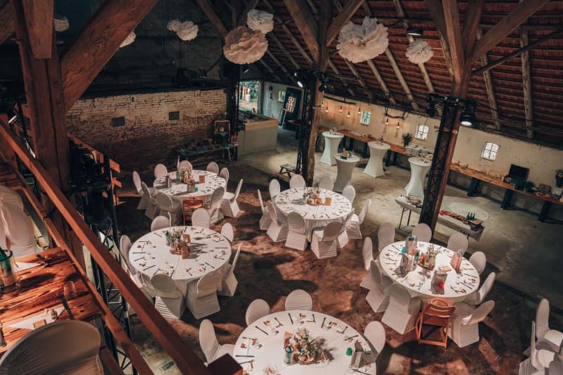 Banketttische mieten: Rund (Ø 150/180 cm) &amp; Rechteckig (180x80 cm) – Ideal für Events &amp; Hochzeiten – 5