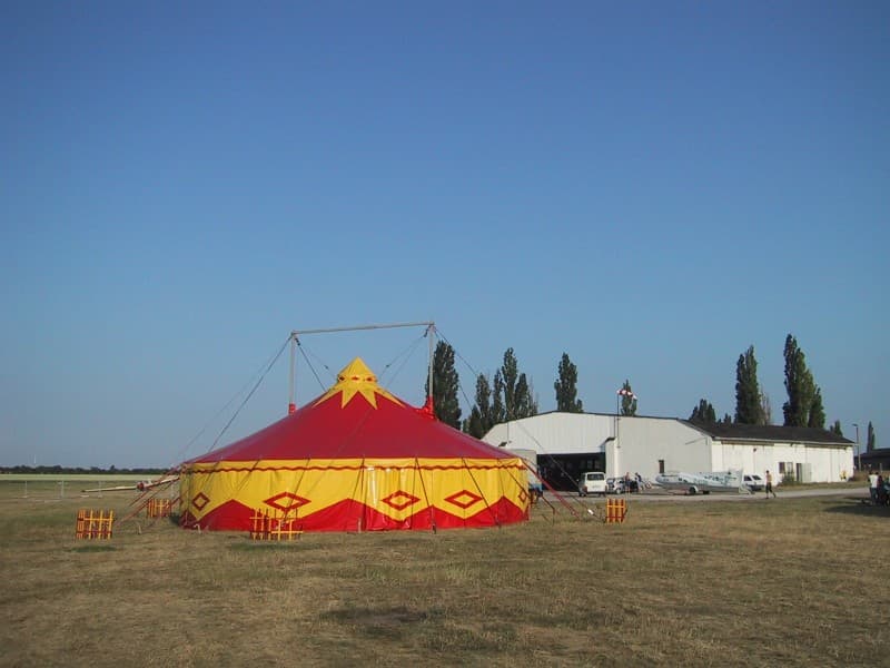 Zirkuszelt mit 14 m 156qm