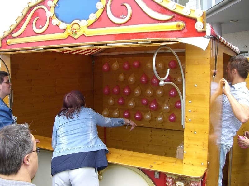 Markthaus nostalgisch mit Spiel / Marktbude / Bude / Jahrmarkt / Nostalgie