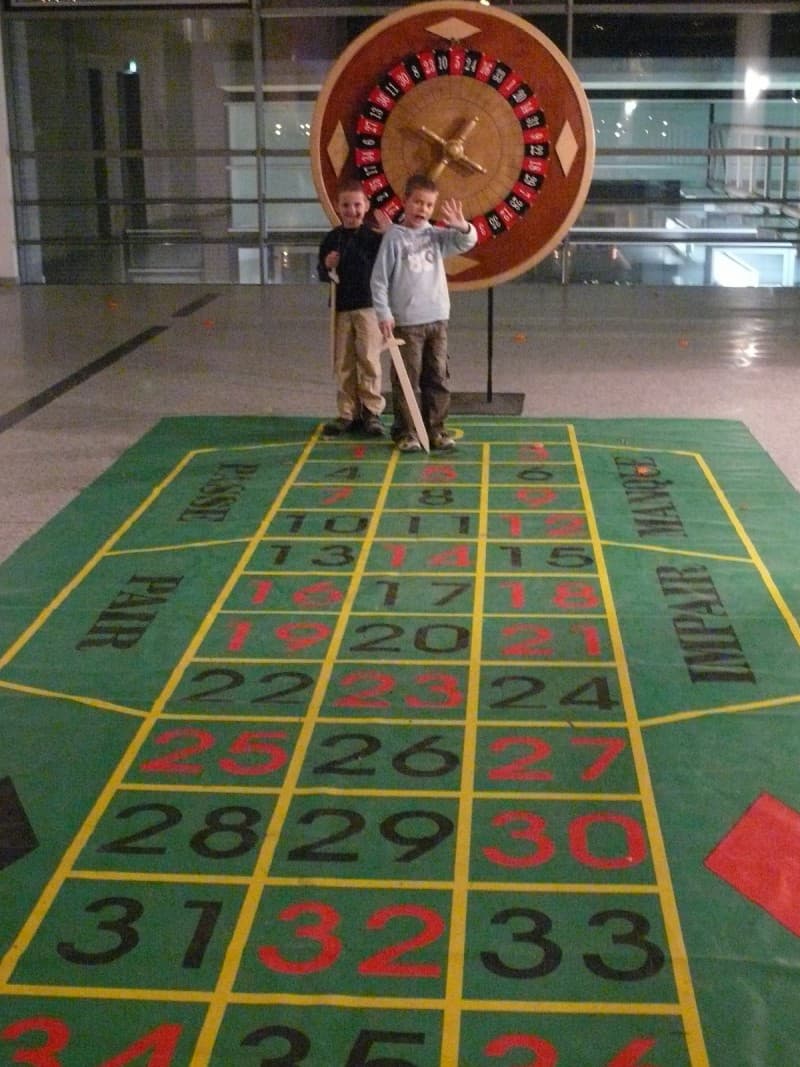 Riesen Roulette , Casino , Glücksspiel , Roulettetisch – 2