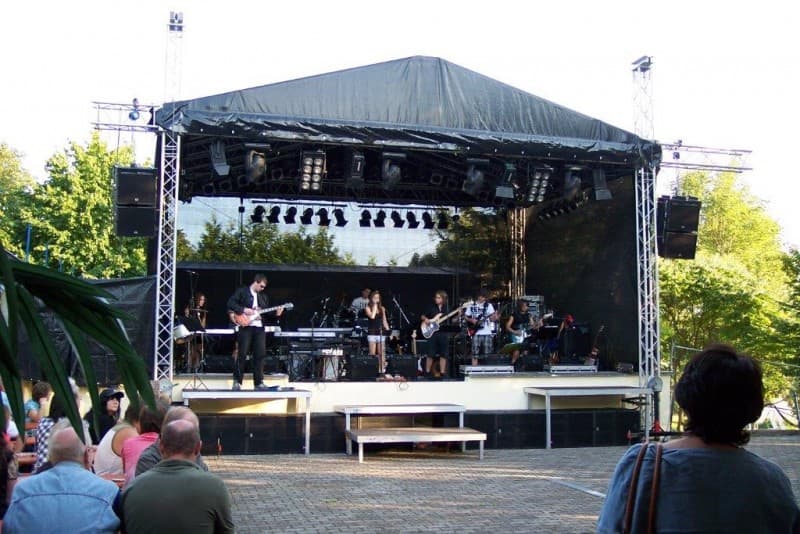 Bühne 8x6 m – 3