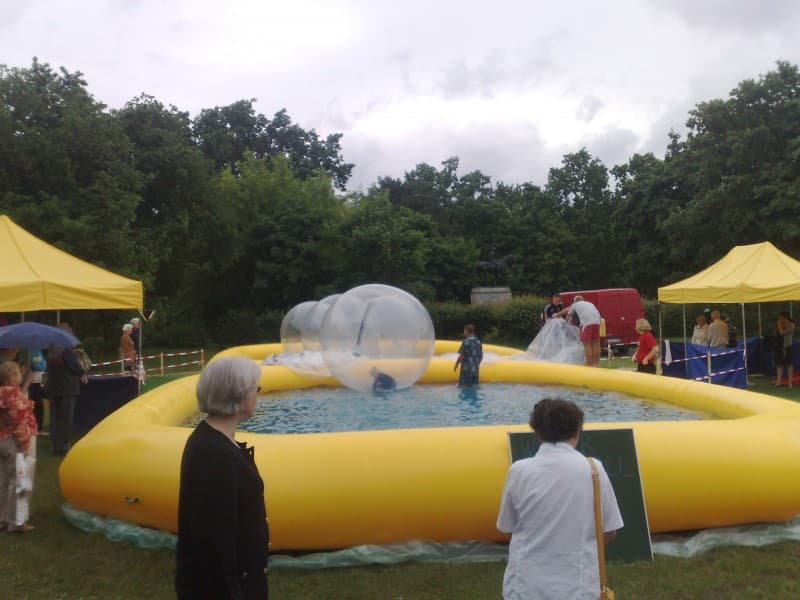 WASSERLAUFBÄLLE INKL. POOL mieten – 3