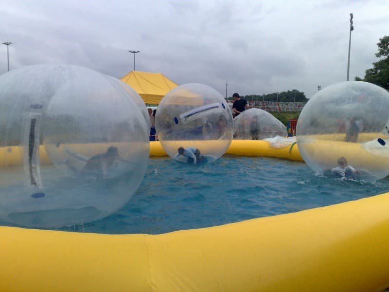 WASSERLAUFBÄLLE INKL. POOL mieten – 2