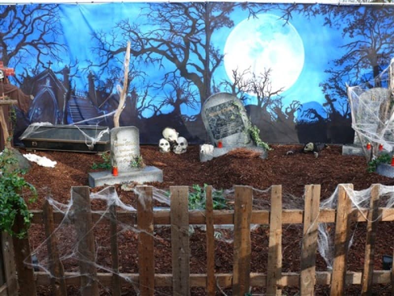 Bühnenbild Friedhof , Halloween Dekoration , Friedhofskulisse , Friedhofsbild – 2