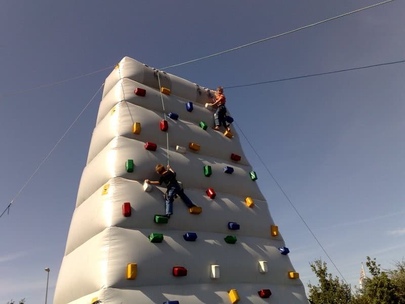 aufblasbarer Kletterberg mieten – 2