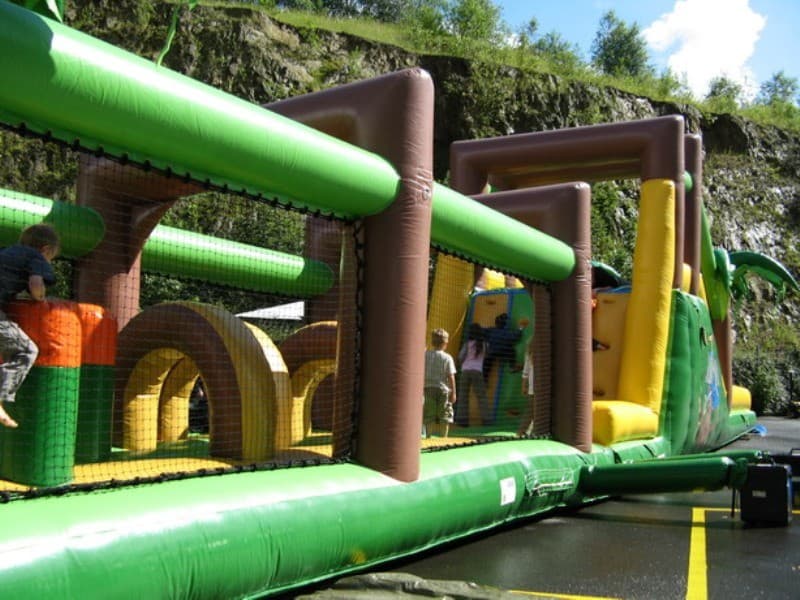 Hindernisbahn Dschungel / Hindernis Parcour / Luftkissen / Hüpfburg / Kletterbahn – 2