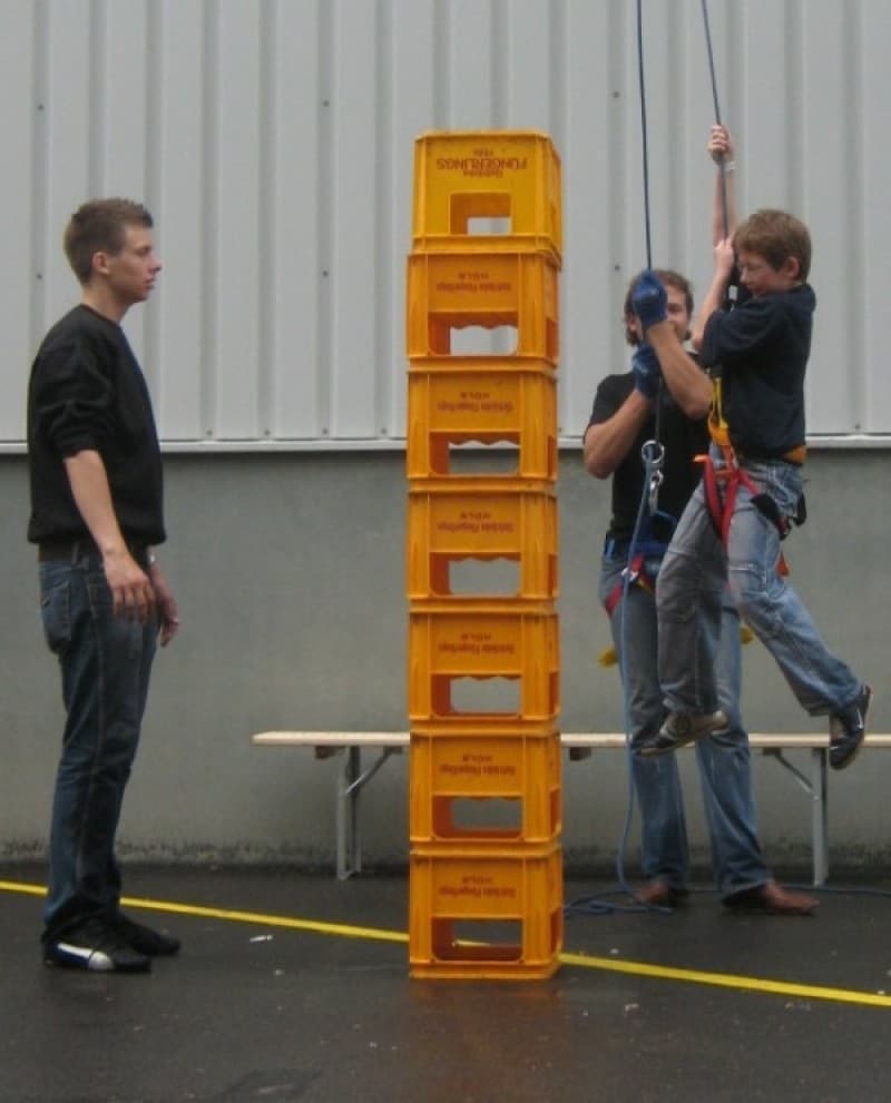 Kistenklettern / Kisten klettern / Kisten stapeln / klettern / Teamgame / Teamspiel – 2