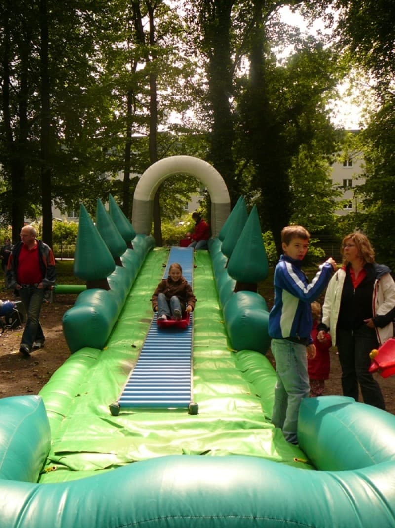 Rollenrutsche / Rollenbahn / Schlittenbahn / Rutsche / Bobbahn / Rodelbahn / Schlitten / Hüpfburg – 2