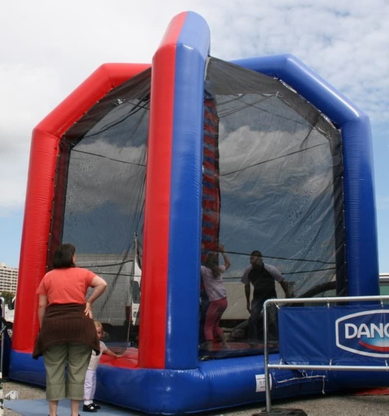 Jump & Hit / Energyzone / Klett / Sprung Wettkampf / Luftkissen / Hüpfburg – 3