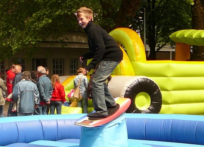 Surfsimulator / Wellenreiten / Rodeo Surfer / Bullriding / – 2