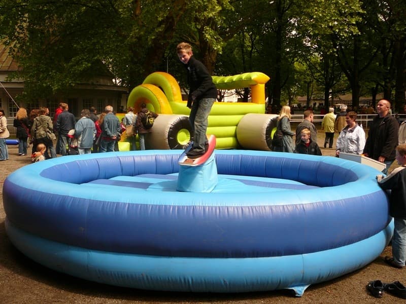 Surfsimulator / Wellenreiten / Rodeo Surfer / Bullriding / – 3