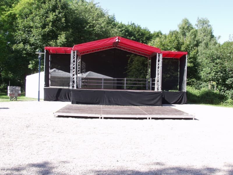 Bühne mit Sattel Dach 6x4-24m² für Stadtfest, Kundgebung, Präsentation, Roadshow, Events & Konzerte