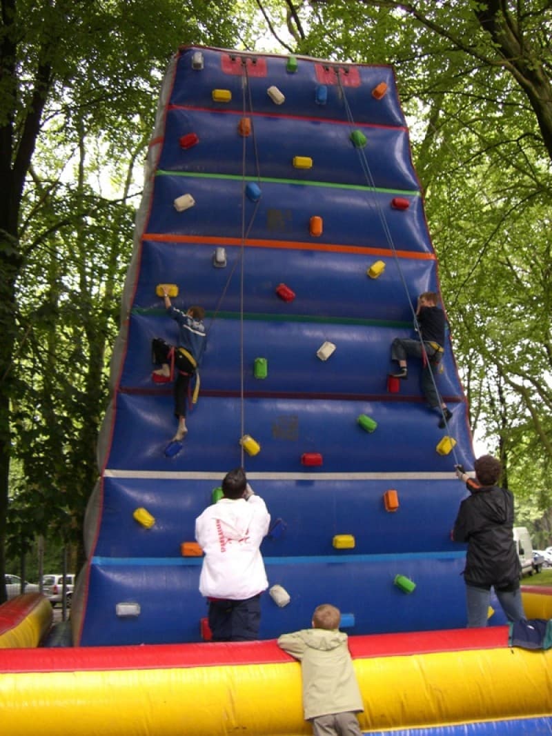 Kletterwand aufblasbar / Kletterberg aufblasbar