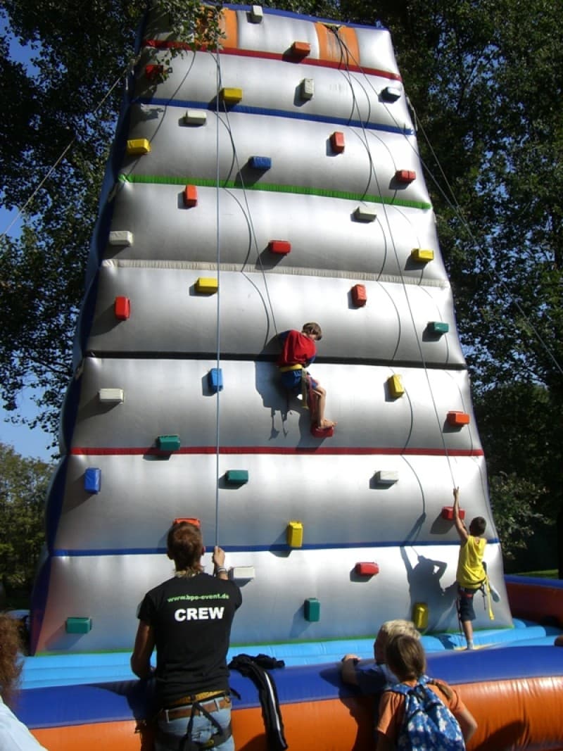 Kletterwand aufblasbar / Kletterberg aufblasbar – 2