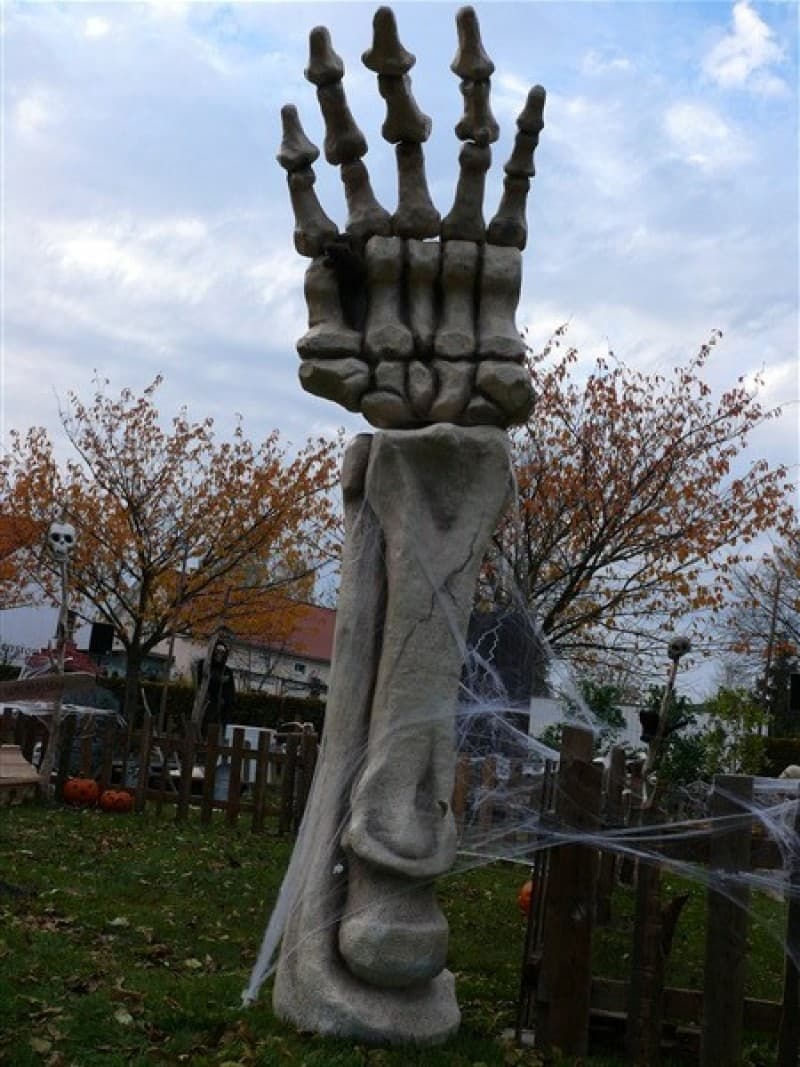 2 Skeletthände Unterarme als Eingang , Halloween Dekoration , Piraten Dekoration – 5