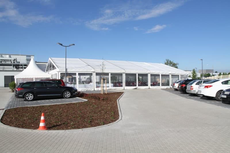 Festzelt: 15m breit x 40 m lang