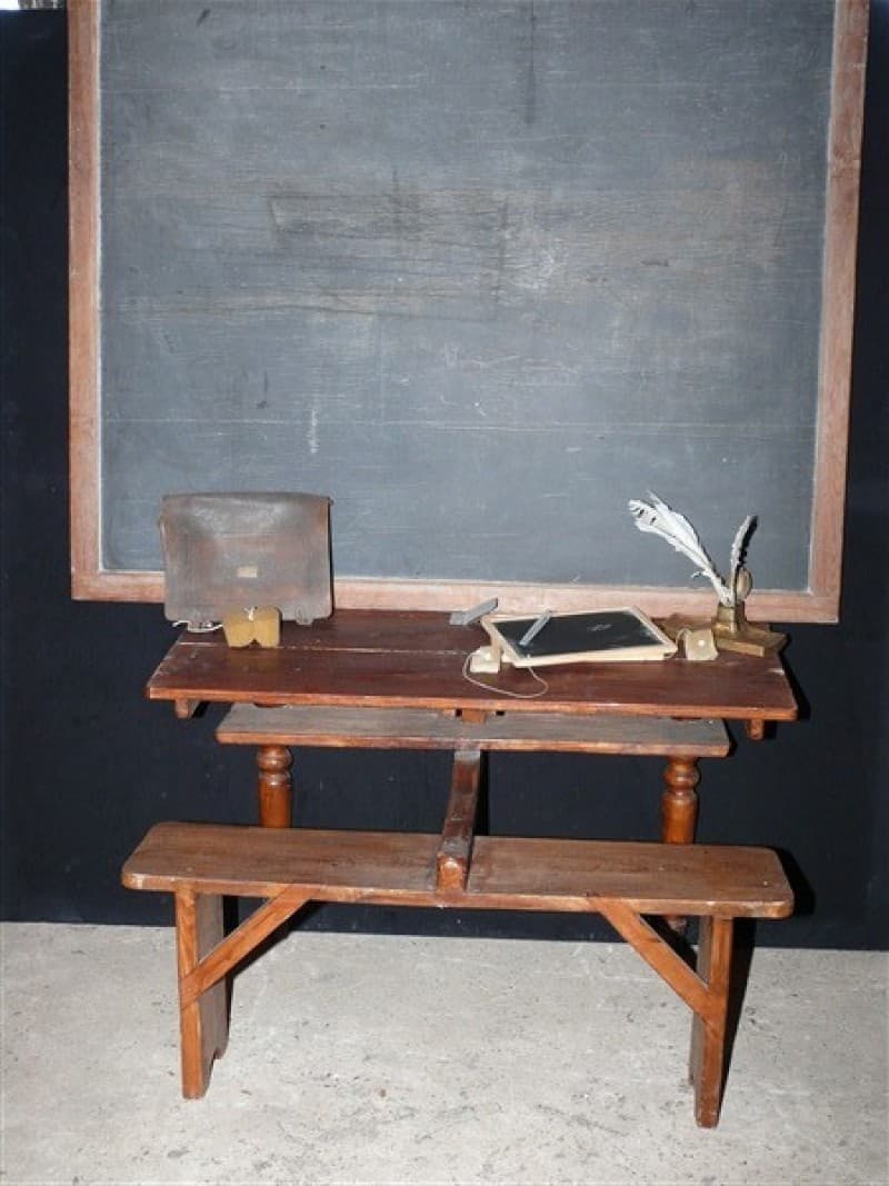 Schule um 1900 , Schulbänke , Schultaschen – 2