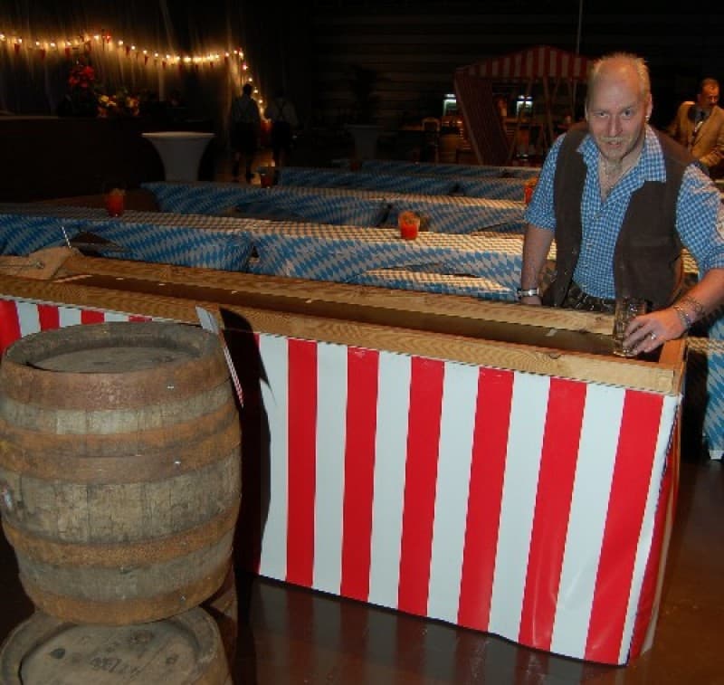 Bierkrugschiebebahn, Masskrugschieben – 4