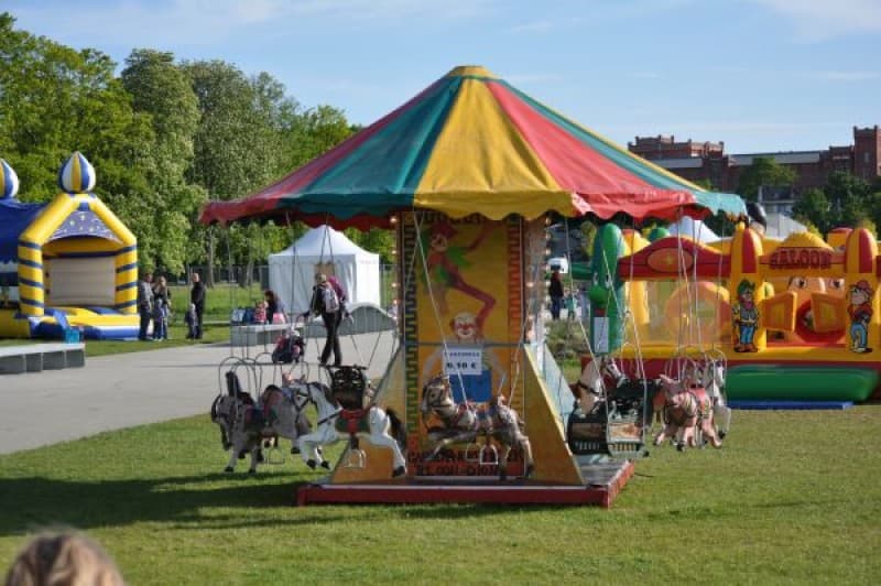 nostalgisches KINDERHÄNGEKARUSSELL mieten – 4