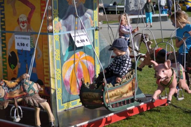 nostalgisches KINDERHÄNGEKARUSSELL mieten – 5