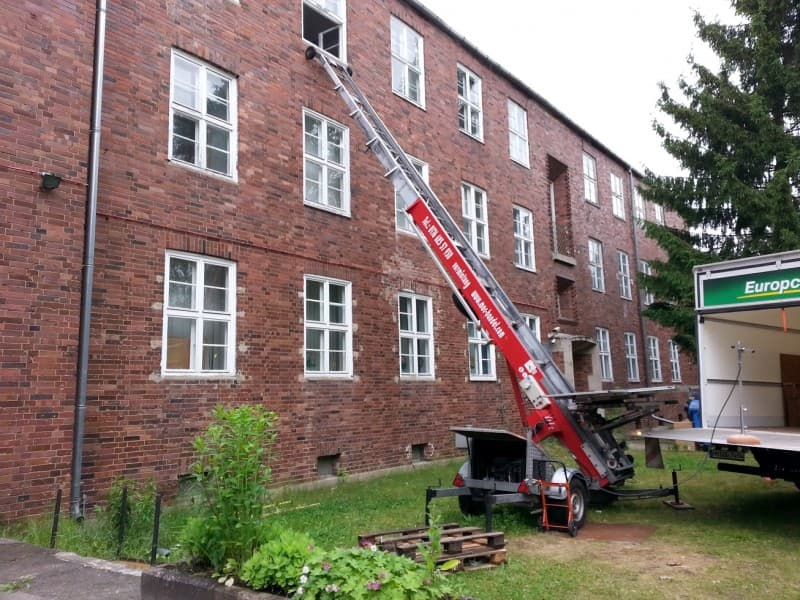 Möbelaufzüge bis 25 Meter Möbelaufzug Möbellift Möbellifte Umzugslift Umzugsaufzug Schrägaufzüge Schrägaufzug Bauaufzug Bauaufzüge Dachdeckeraufzug Dachdeckeraufzüge Aufzug Lift Anhänger Solarlift Photovotaik Flachdachschneider Pappschneider Böcker Paus – 3