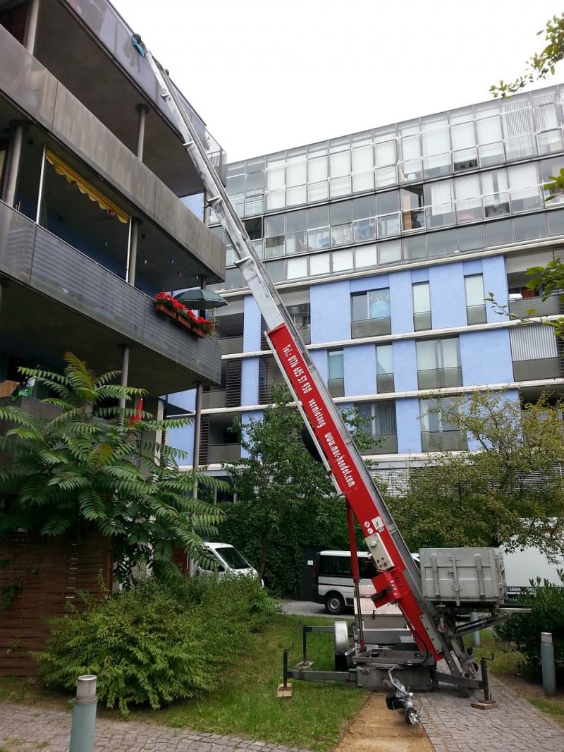 Möbelaufzüge bis 25 Meter Möbelaufzug Möbellift Möbellifte Umzugslift Umzugsaufzug Schrägaufzüge Schrägaufzug Bauaufzug Bauaufzüge Dachdeckeraufzug Dachdeckeraufzüge Aufzug Lift Anhänger Solarlift Photovotaik Flachdachschneider Pappschneider Böcker Paus – 2