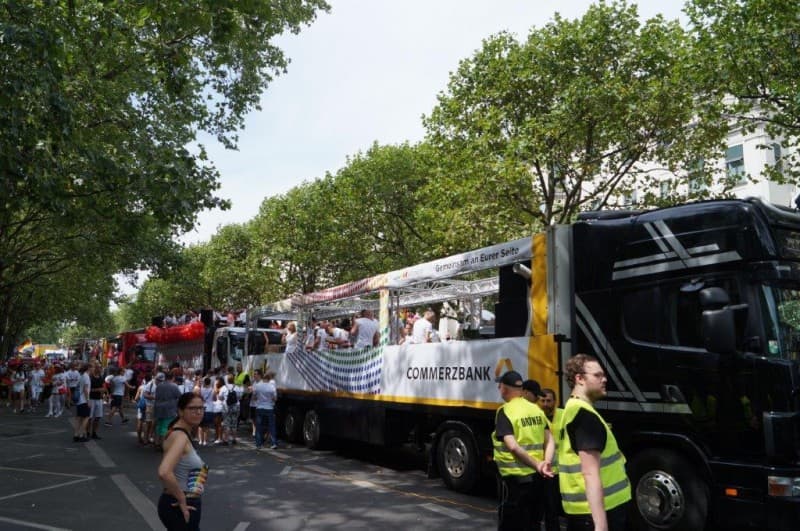 Paradetruck/ Musiktruck / Showtruck / Promotion / Karneval-Truck - einstöckig – 3
