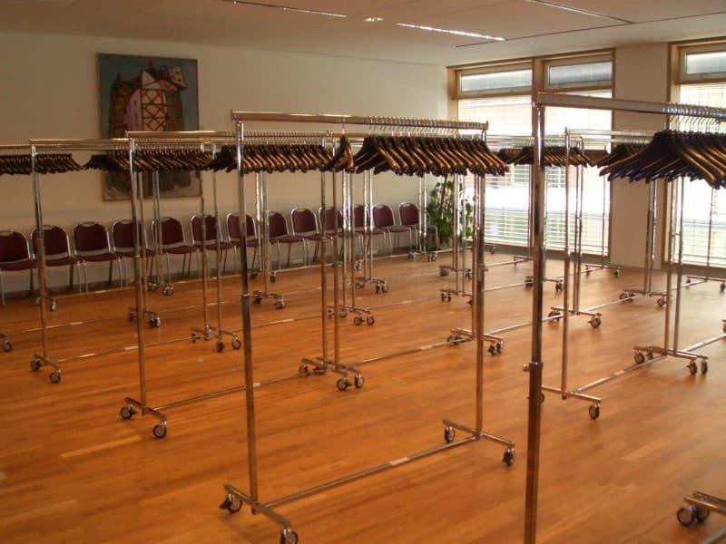 Mobile Garderobenständer, Kleiderständer, Klappständer, Rollständer, Reihengarderobe – 2