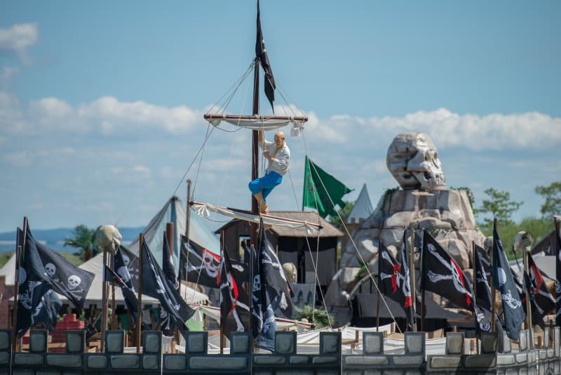Hängender Pirat, Piratendekoration, Piratenparty, Dekofigur, Figur – 3